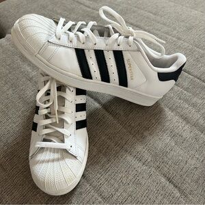 Adidas la marque aux 3 bandes shoes